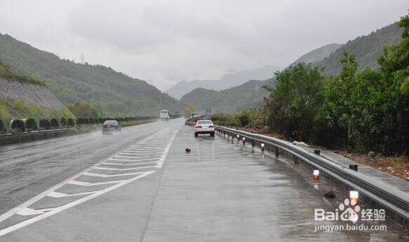 雨天怎样做到安全行车