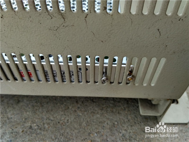 机箱里开关电源的正确安装方法