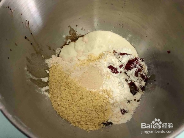 红豆肉松红糟软欧包的步骤
