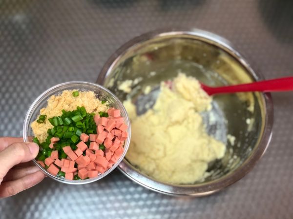 香葱肉松火腿司康