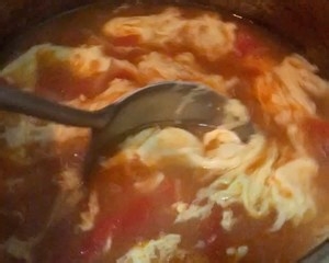 快手汤｜鸡蛋西红柿粉丝汤