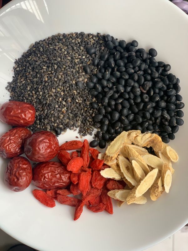 滋阴补肾养气乌鸡汤