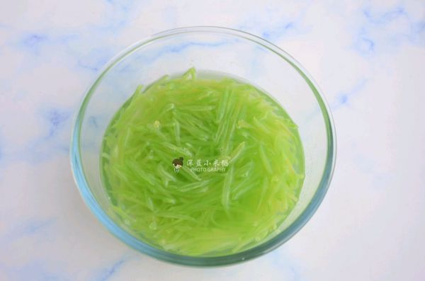 凉拌清爽莴笋丝