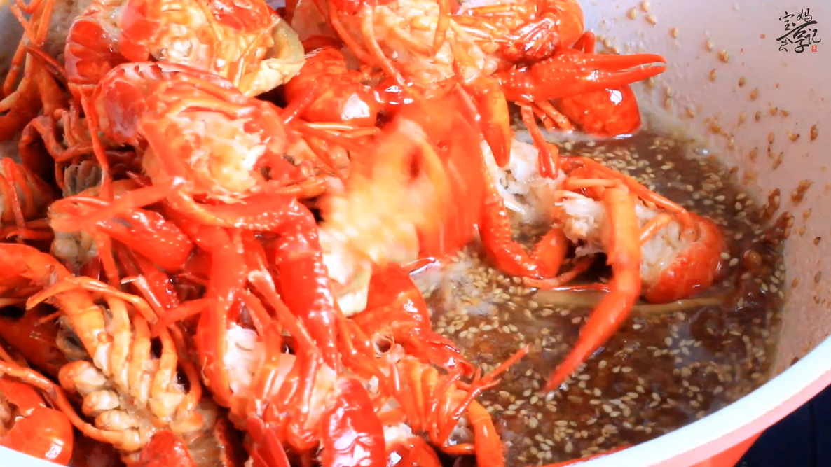 色香味俱佳的蒜蓉小龙虾，原来是这样做的啊！