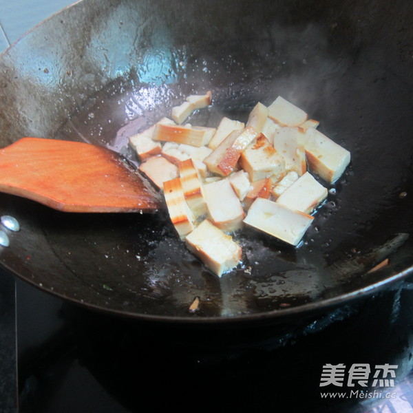香干芹菜烧烤肠