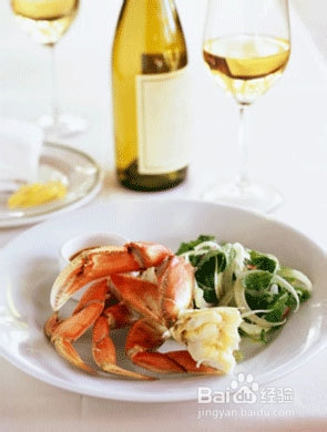 如何用葡萄酒吃出最鲜美的大闸蟹