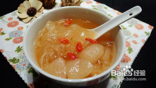 秋季去火圣品:银耳雪梨汤做法