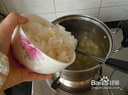 就这样一直美下去——银耳莲子薏仁汤
