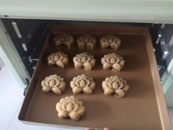 沙嗲牛肉莲花月饼