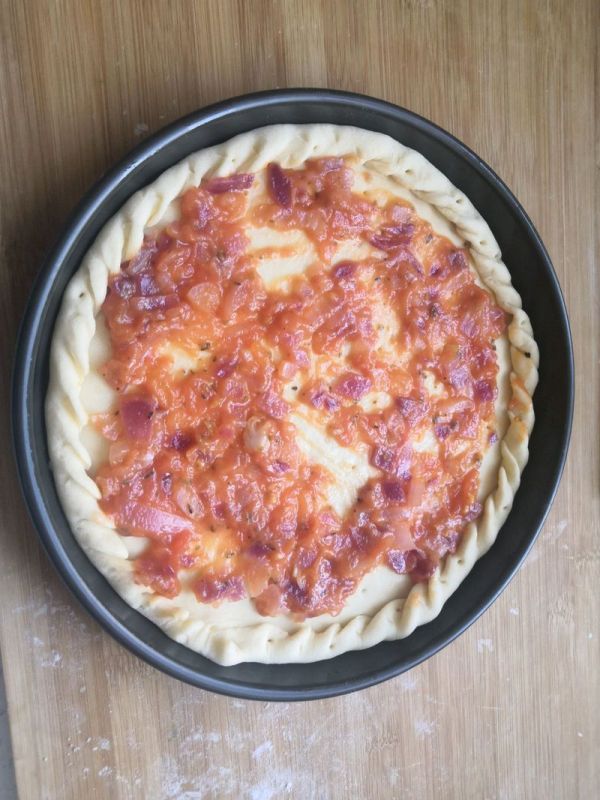 自制海鲜至尊披萨