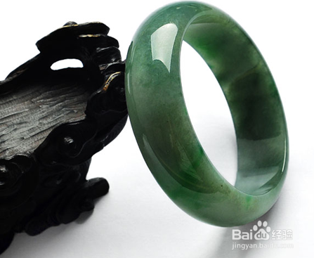 千灵玉篇：怎样选购翡翠手镯