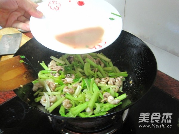 香芹炒小墨鱼