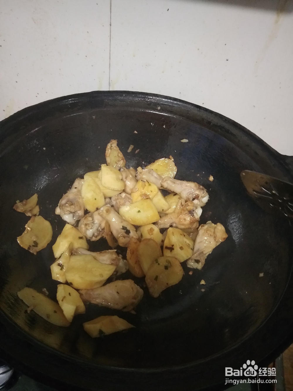 鸡翅中炖土豆