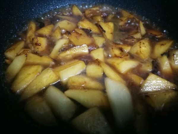 红烧肉味儿的焖萝卜