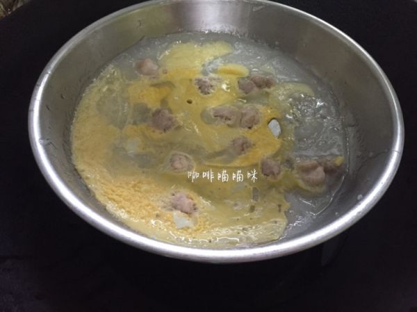 猪肉鸡蛋拉肠粉