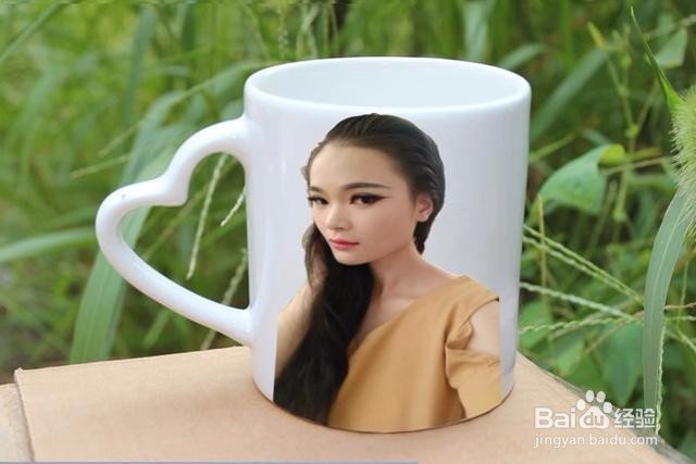 教你用PS简单快速的把自己的照片贴在杯子上