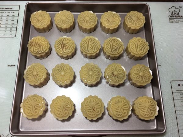 莲蓉咸蛋黄月饼