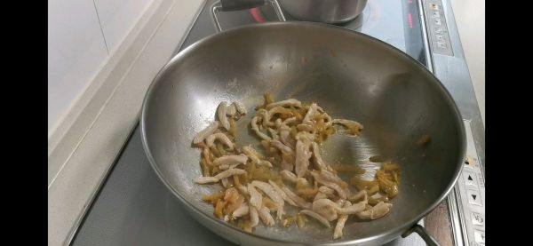 榨菜肉丝混搭青椒茭白