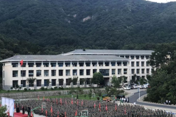信阳航空服务学校怎么样啊是不是真的在毕业以后分配工作