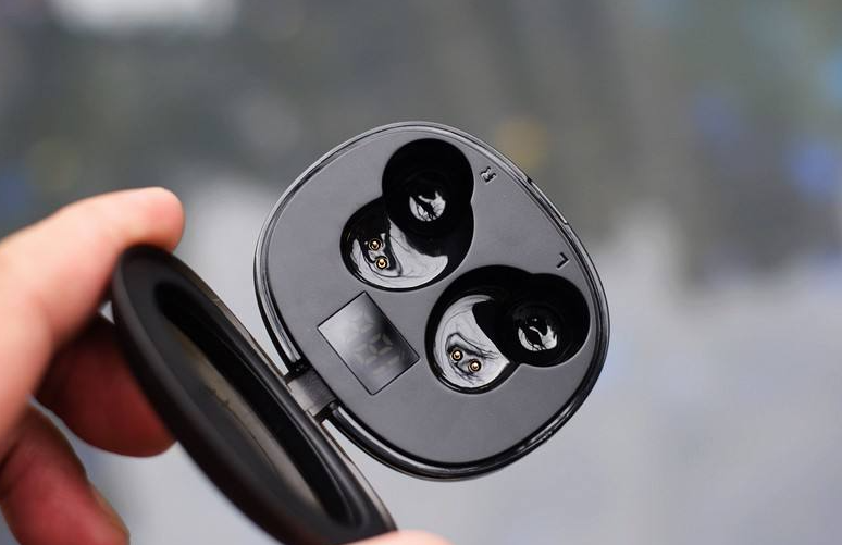 蓝牙耳机底部金属部分是什么