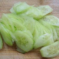 美白肌肤的佳品黄瓜木耳炒鸡蛋