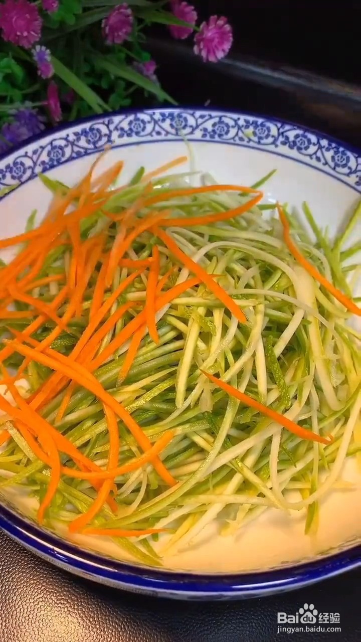 做法简单又软糯好吃的角瓜鸡蛋饼如何制作
