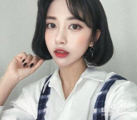 发尾卷短发发型