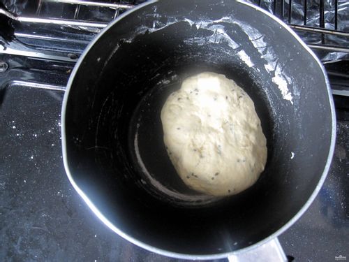 开花的奶香芝麻馒头