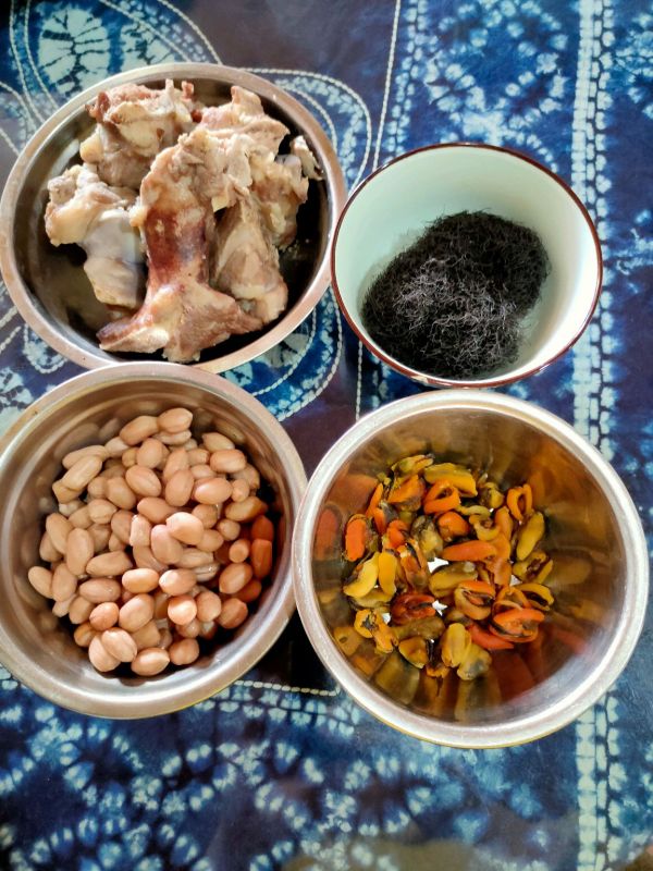 淡菜咸骨花生粥