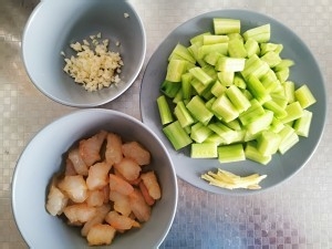 食补养生虾仁黄瓜的做法