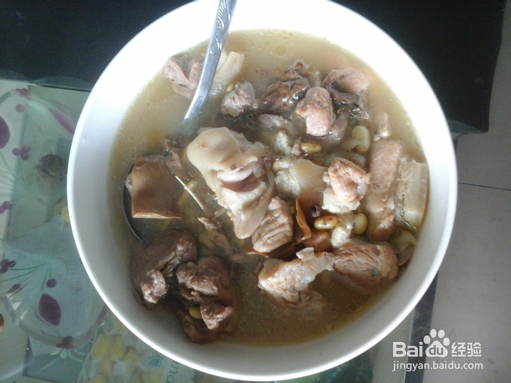 墨鱼猪蹄汤的做法