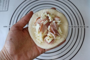 爆浆芝士培根餐包的做法