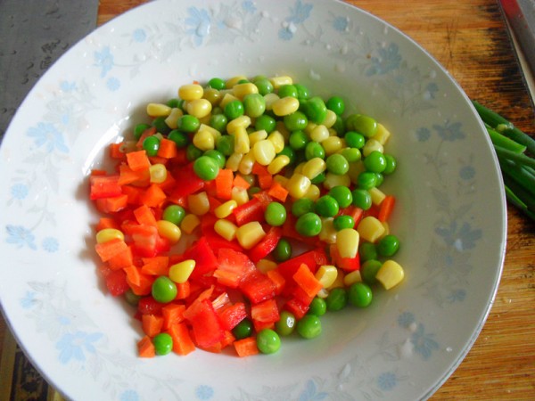 青豆虾仁菠萝盅