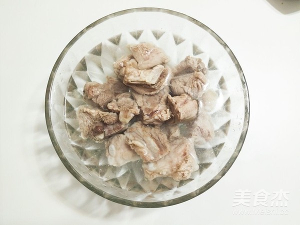 电饭煲蔬菜排骨焖饭