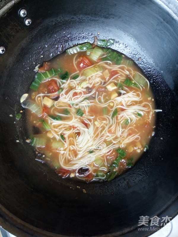 油菜西红柿酱挂面汤