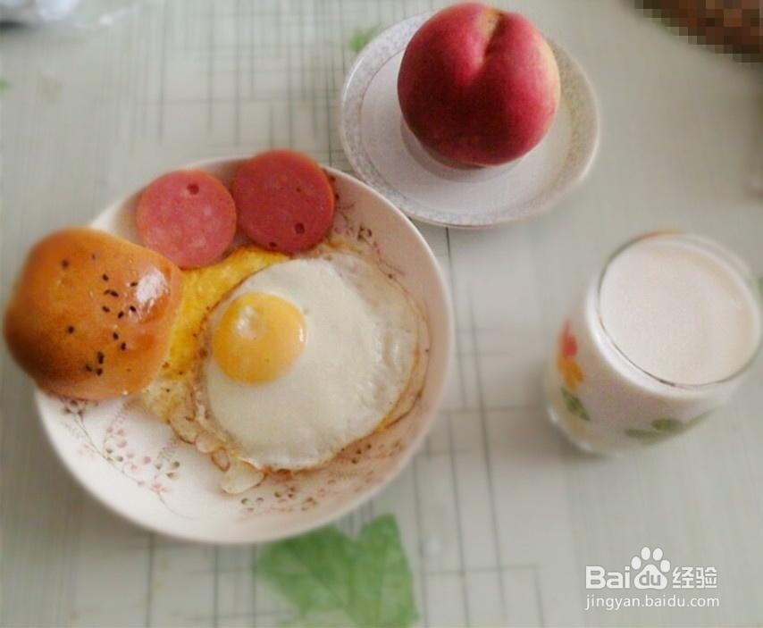 爽脆可口的面粉牛奶蜂蜜餐包