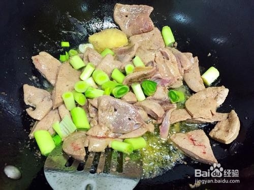 蒜苗炒猪肝的做法