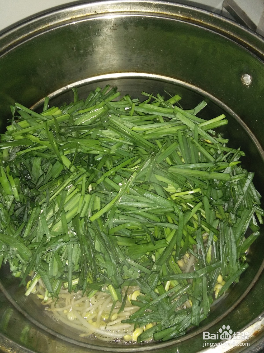 蒜油炝拌韭菜黄豆芽
