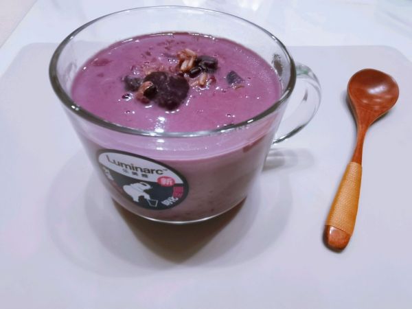 牛奶紫薯黑米燕麦粥