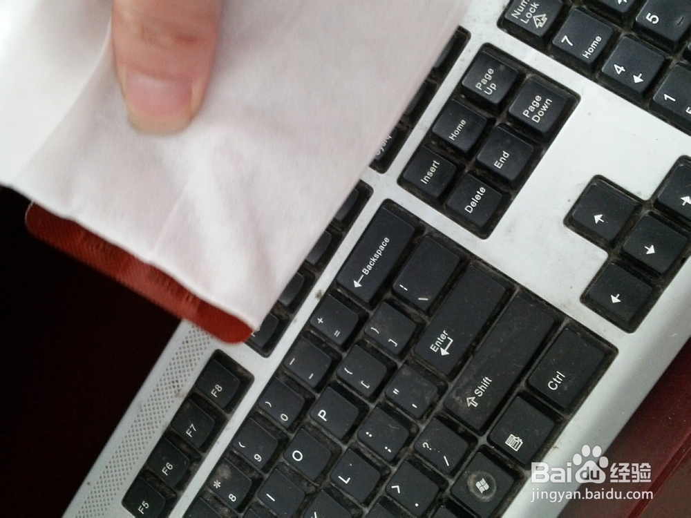 超简单方便的清理键盘的方法