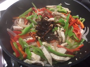 黑椒鸡丝意面怎么做？鱼香肉丝版意大利面教程