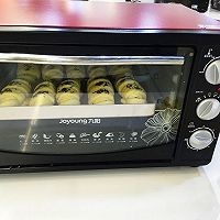 Q版毛毛虫肉松面包
