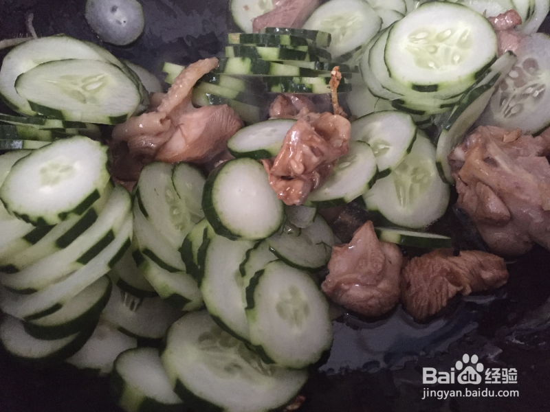 家常菜系青瓜炒鸡肉