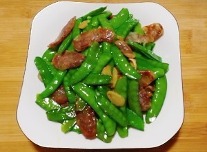 超脆爽的荷兰豆炒香肠