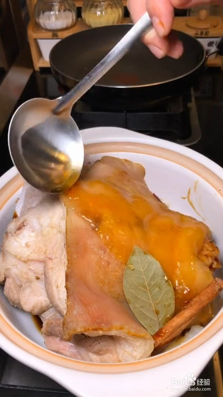 如何制作家庭版红烧肘子