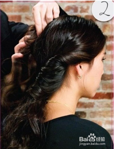 卷发头发多怎么盘发