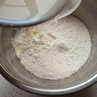 如何制作葱香椒盐花卷的小技巧