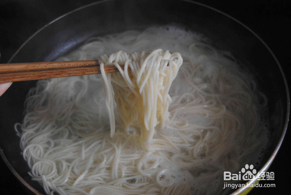 简单好吃的草菇肉酱面