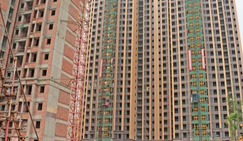 二楼的窗户高度和一楼的一样高吗