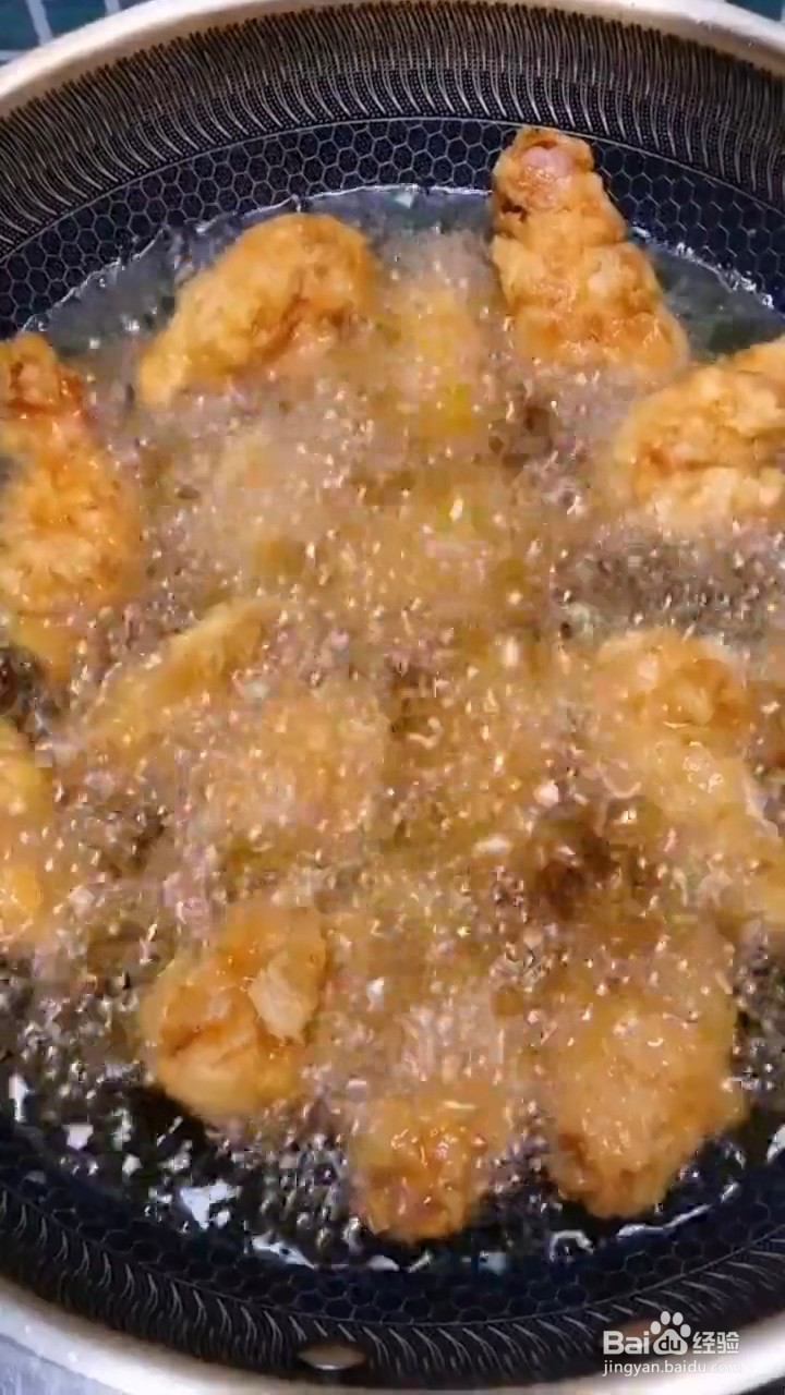 如何制作美味的香酥炸鸡翅